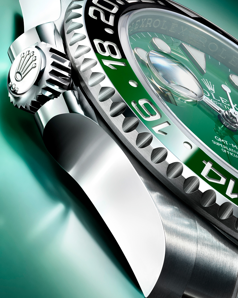 rolex-new-watches-2025-gmt-master-ii-oyster-case_m126729vtnr-0001_2412uf_004-portrait
