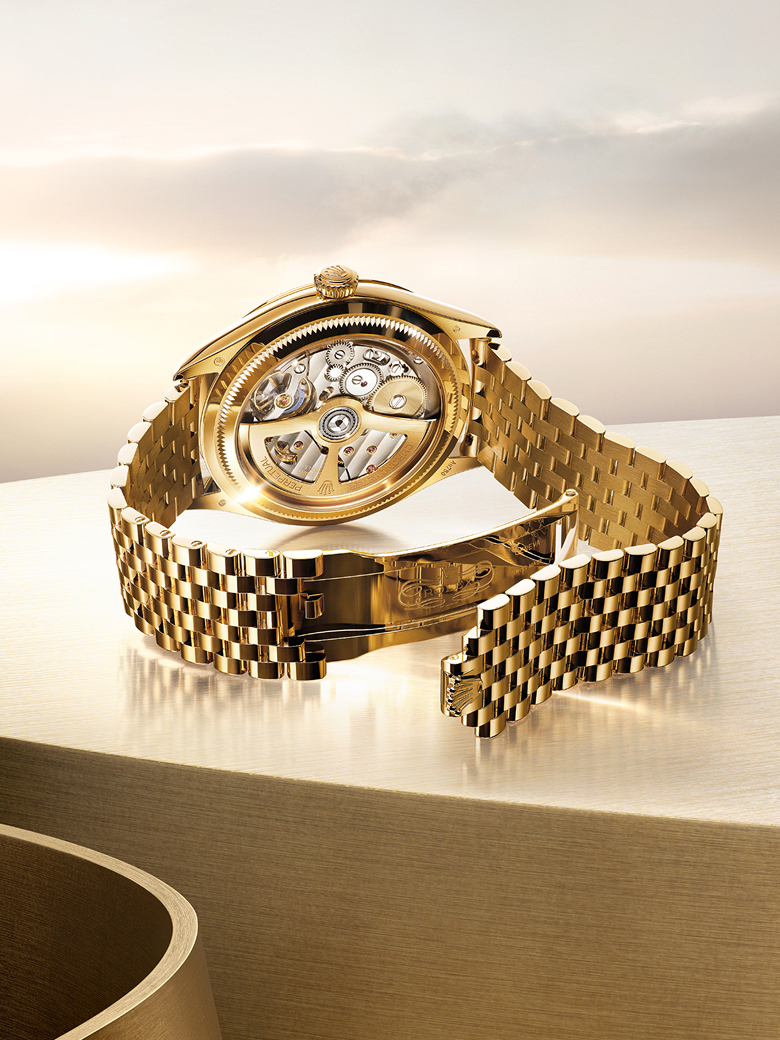 rolex-new-watches-2025-perpetual-1908-ambiance_m52508-0008_2501stojan_002-portrait