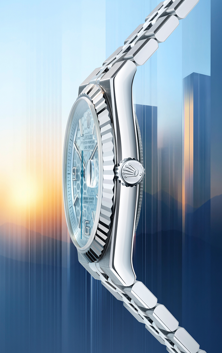 rolex-new-watches-2025-the-land-dweller-ambiance_m127336-0001_2501fj_002-portrait