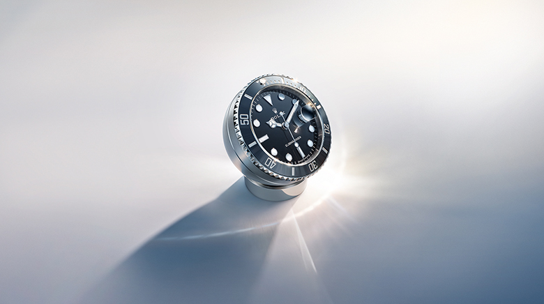 rolex-accessories-table-clock-introduction-c909010ln-0001_2512stj_001_srgb-portrait