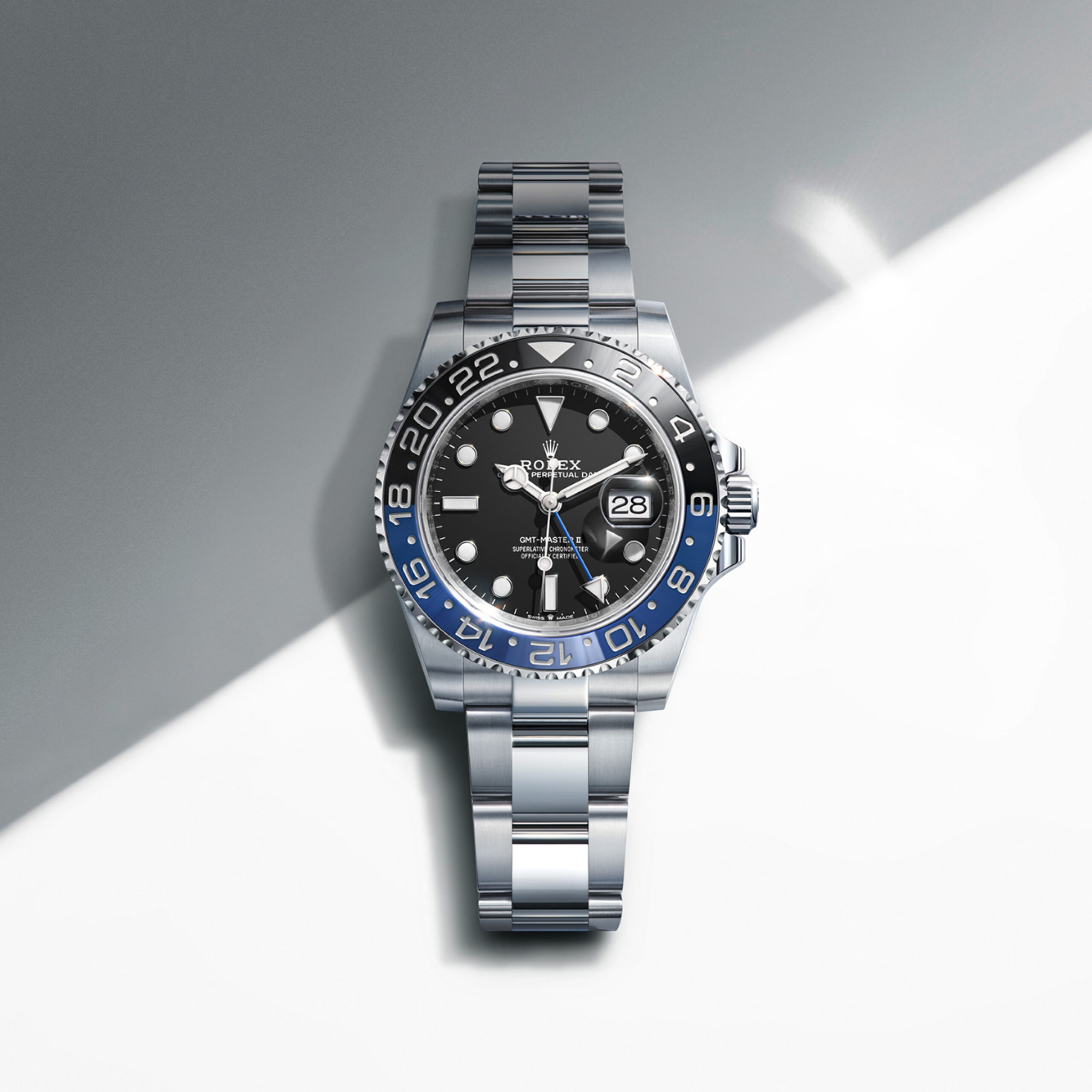 rolex-collection_banner-gmt-master-ii-cover-m126710blnr-0003-portrait