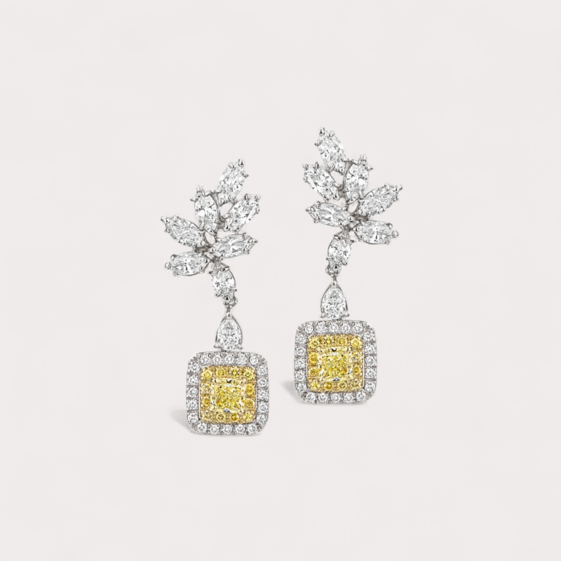 Brinco em ouro branco 18k com 5,79ct em 56 diamantes e 2,04ct em 26 diamantes yellow fancy.