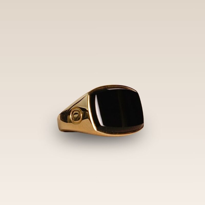 Anel em Ouro Amarelo com Ônix
