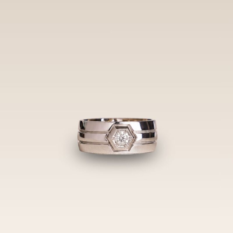 Anel em Ouro Branco com Diamante